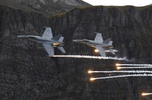 11.Okt.2012;Inland - Fliegerschiessen Axalp; am traditionellen Fliegerschiessen der Schweizer Luftwaffe auf der Axalp im Berner Oberland. (Christian Pfander/freshfocus)