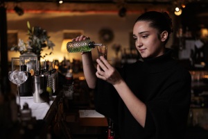 Barkeeperin Melina Reusser.