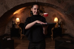 Barkeeperin Melina Reusser.